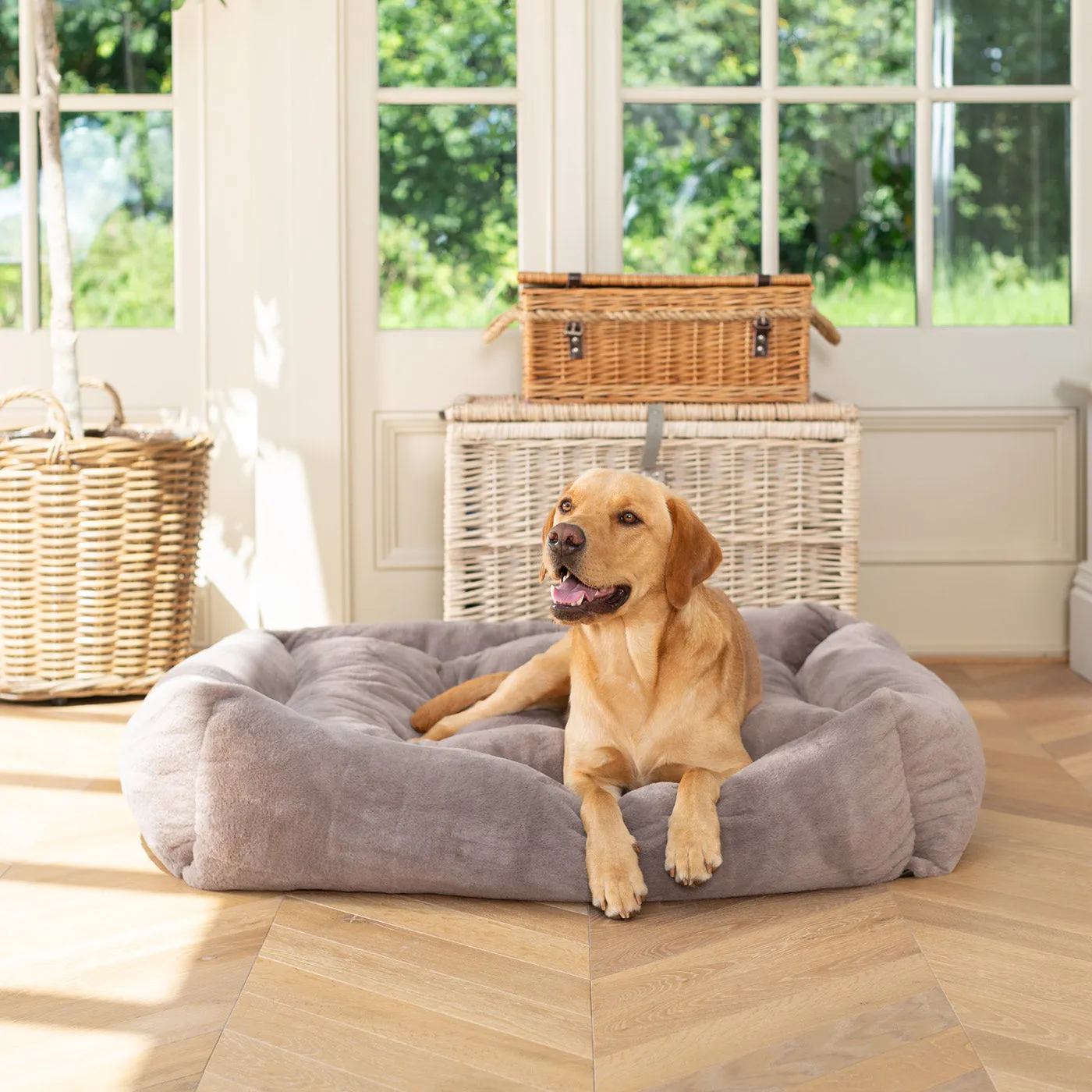 Calming Anti-Anxiety Fawn Faux Fur Box Bed by Lords & Labradors